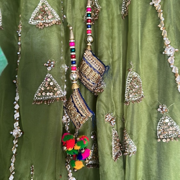 Pakistani 3pc Mehendi Lengha adress - Picture 5 of 17